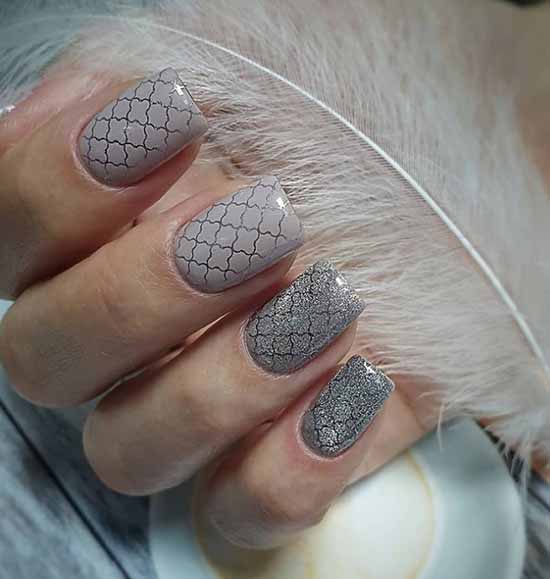 Stamping and cat's eye in manicure