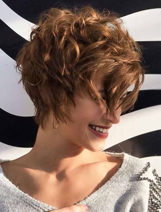 Trendy haircuts spring-summer 2021: trends, styling, photos