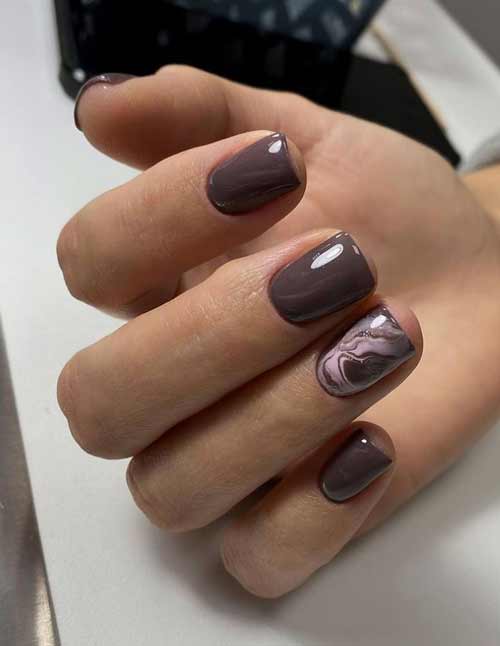 Brown marble for short nails