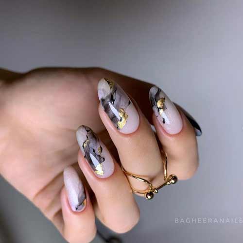 Novelty marble manicure in different shades