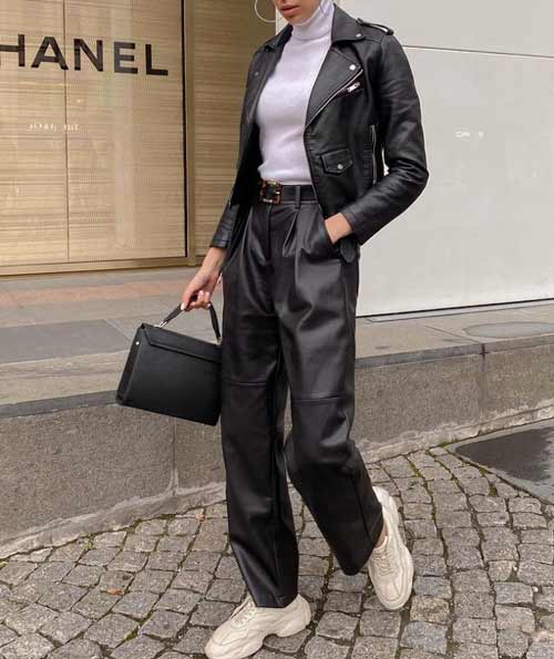 Look with wide leather pants