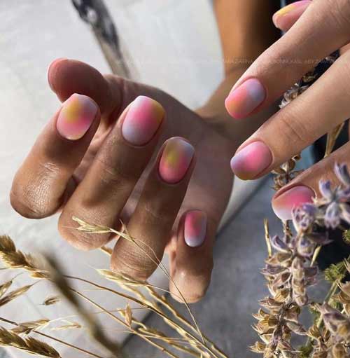 Pastel short manicure spring