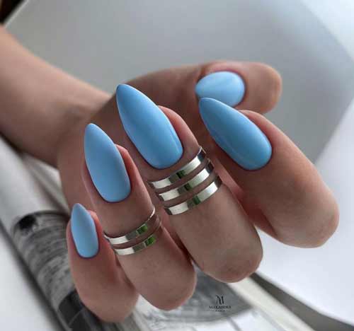 Blue manicure sharp nails