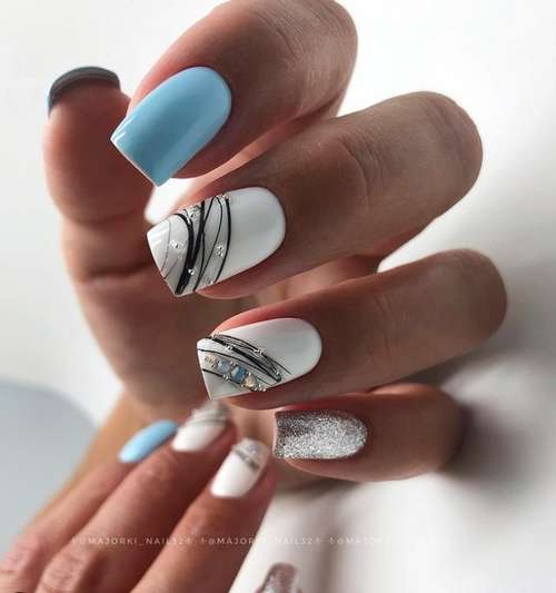 Fashionable blue manicure design