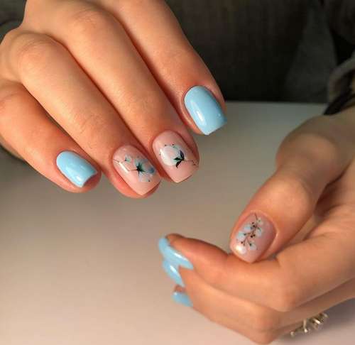 Spring blue with flowers manicure