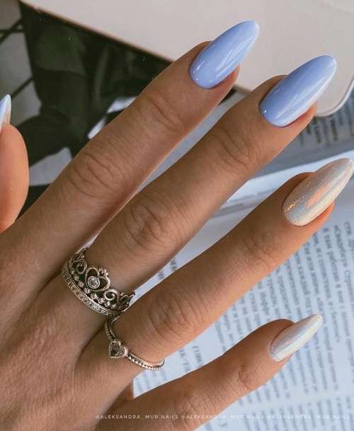 Blue Manicure 2021: Tendances des dessins d'ongles dans les tons bleus