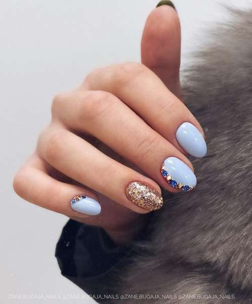 Small nails in blue