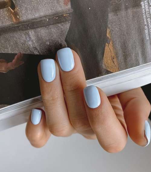 Blue Manicure 2021: Tendances des dessins d'ongles dans les tons bleus