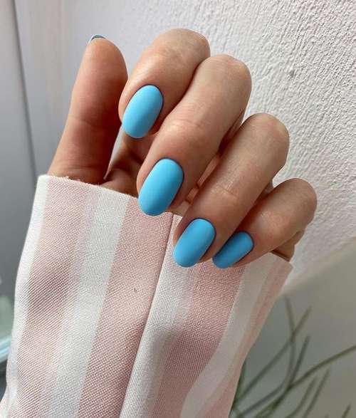 Blue Manicure 2021: Tendances des dessins d'ongles dans les tons bleus