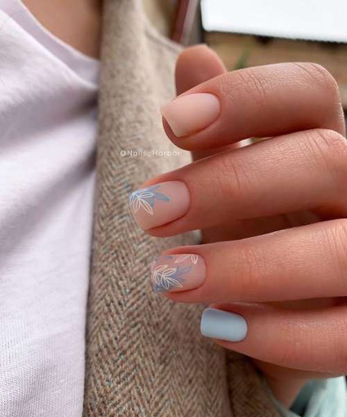 Blue Manicure 2021: Tendances des dessins d'ongles dans les tons bleus