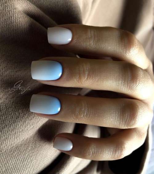 Blue Manicure 2021: Tendances des dessins d'ongles dans les tons bleus