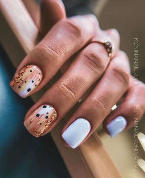 Two-tone manicure in blue