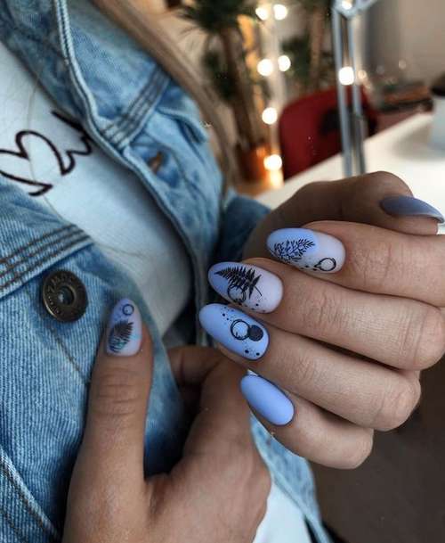 Blue Manicure 2021: Tendances des dessins d'ongles dans les tons bleus