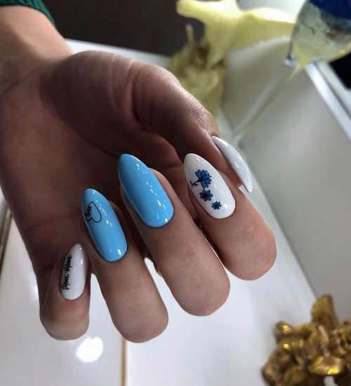 Blue Manicure 2021: Tendances des dessins d'ongles dans les tons bleus