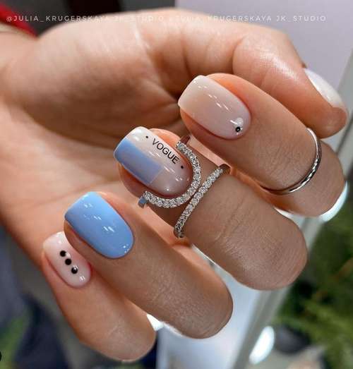 Blue Manicure 2021: Tendances des dessins d'ongles dans les tons bleus