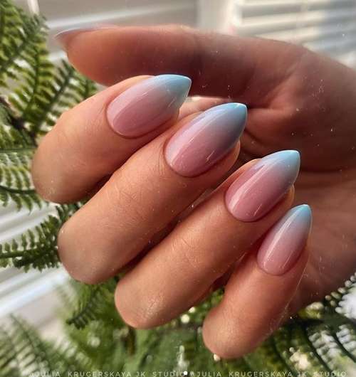 Blue Manicure 2021: Tendances des dessins d'ongles dans les tons bleus