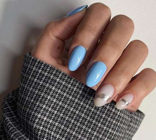 Blue Manicure 2021: Tendances des dessins d'ongles dans les tons bleus