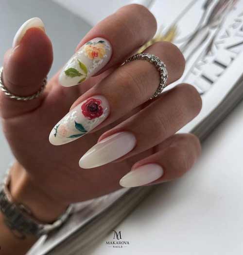 Conception estivale de longs ongles avec des fleurs