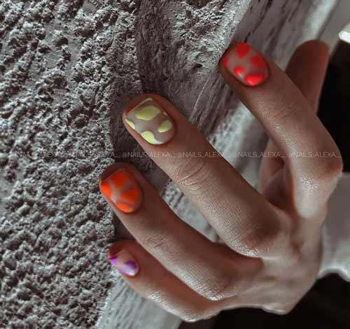 Bright spots on a transparent background of nails