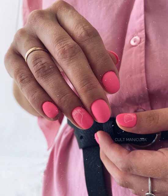 Pink manicure photo