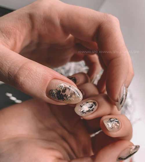 Chic manicure with leaf