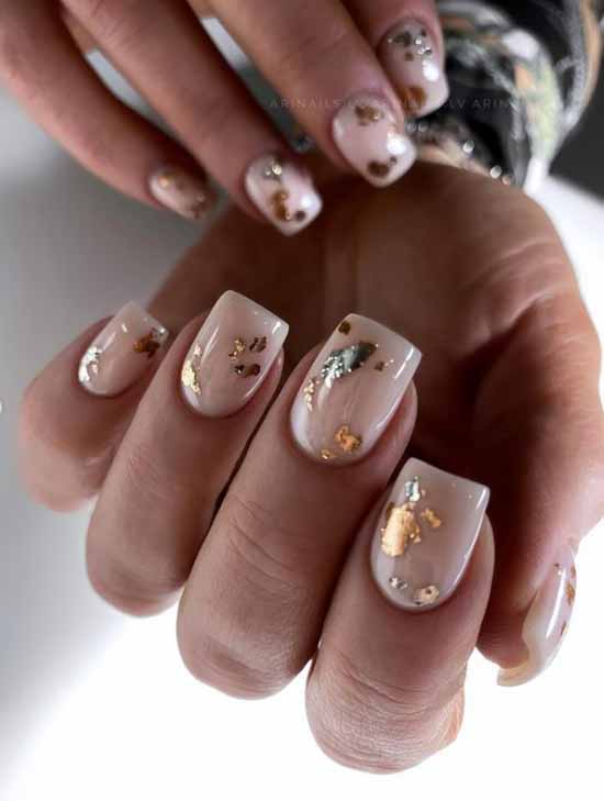 Short nude nails with foil