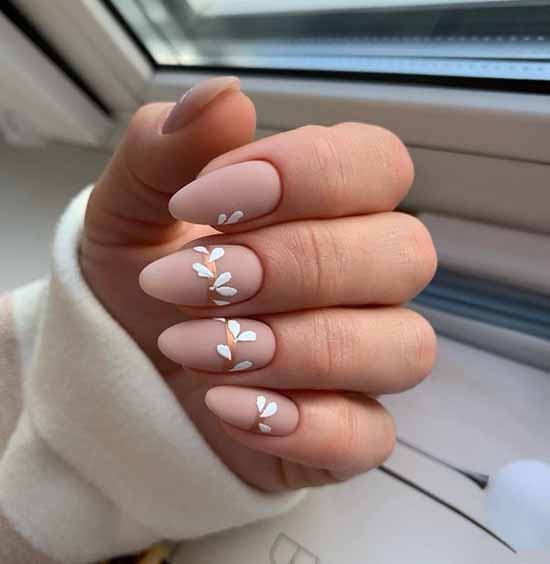 Nude manicure with foil 2021: photos, news