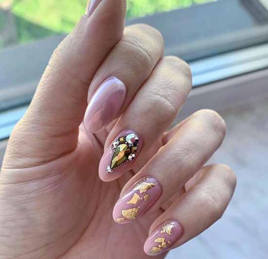 Nude manicure with foil 2021: photos, news