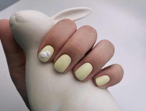 Delicate matte manicure