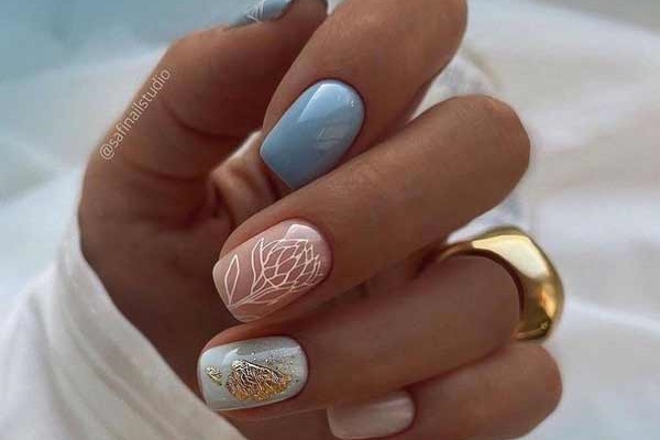 Pastel manicure photo