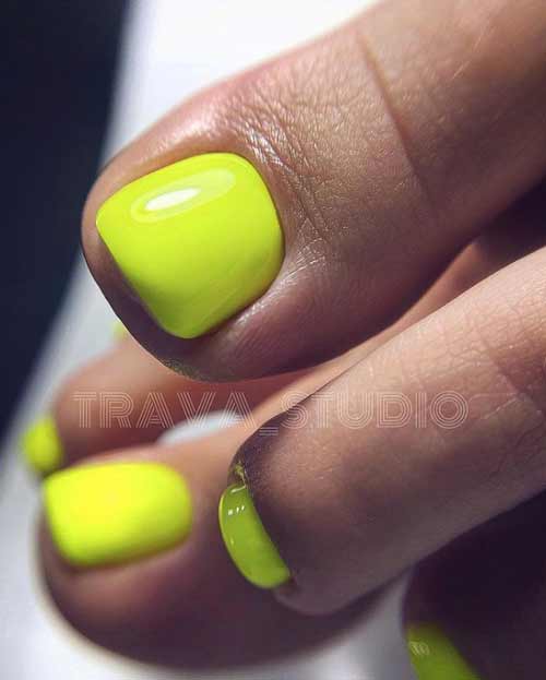 Pédicure vert jaune fluo