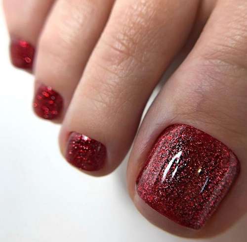 Pédicure rouge avec paillettes