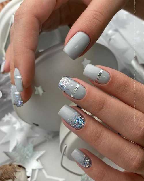 Ongles pailletés gris