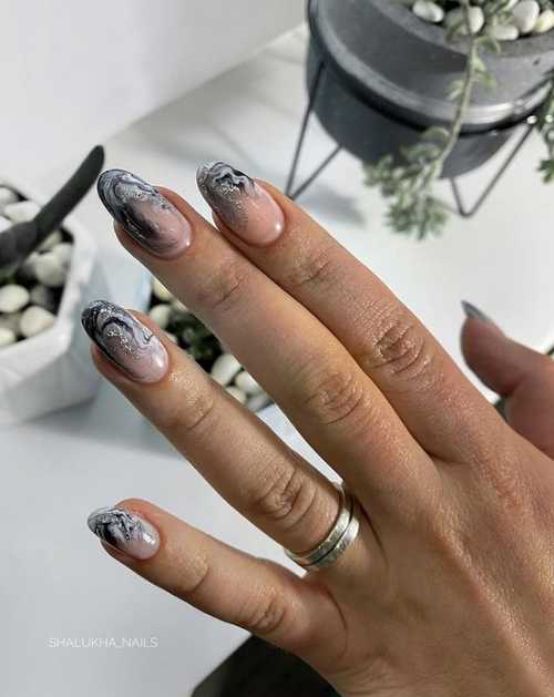 Manucure grise 2021-2022: design, ongles dans les tons gris, photo