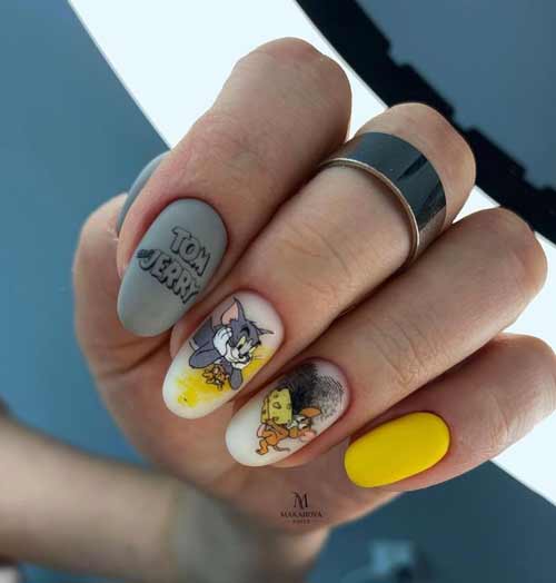 Gray-yellow manicure photo