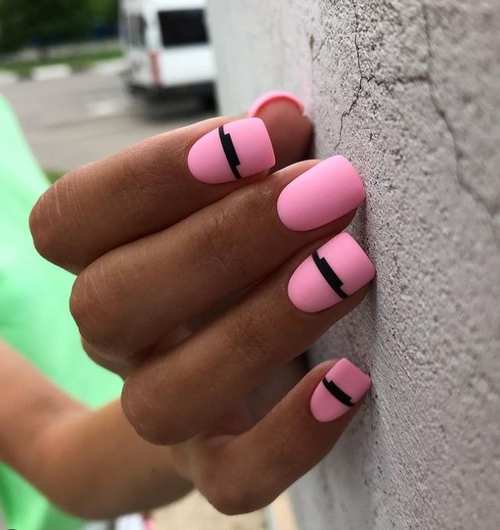 Pink manicure spring