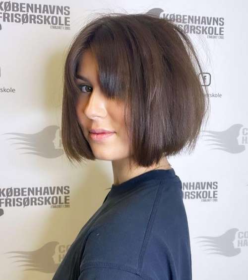 Bob kare avec frange 2021: photos de coupes de cheveux à la mode, tendances