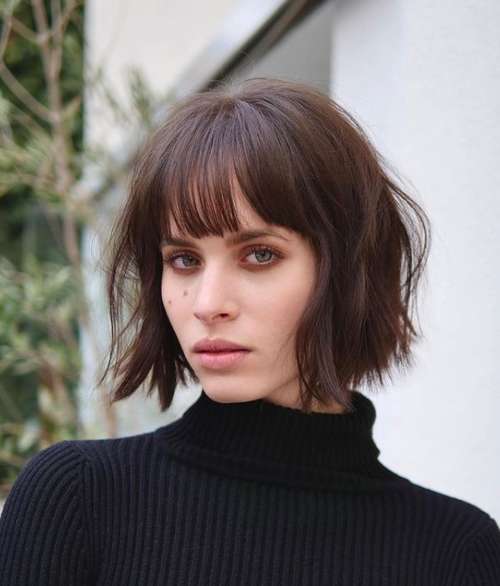 Bob kare with bangs 2021: photos of fashionable haircuts, trends