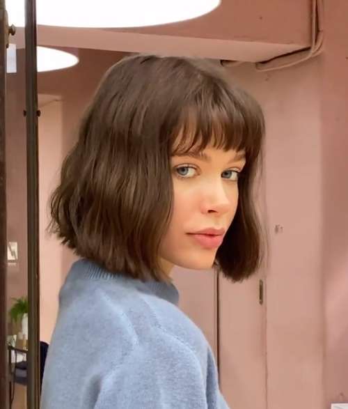 Bob kare with bangs 2021: photos of fashionable haircuts, trends