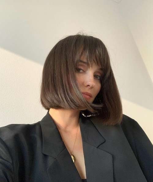 Bob kare avec frange 2021: photos de coupes de cheveux à la mode, tendances