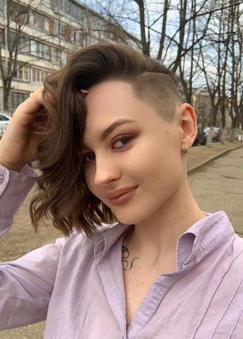 Coupe de cheveux coupée pour les filles sans frange