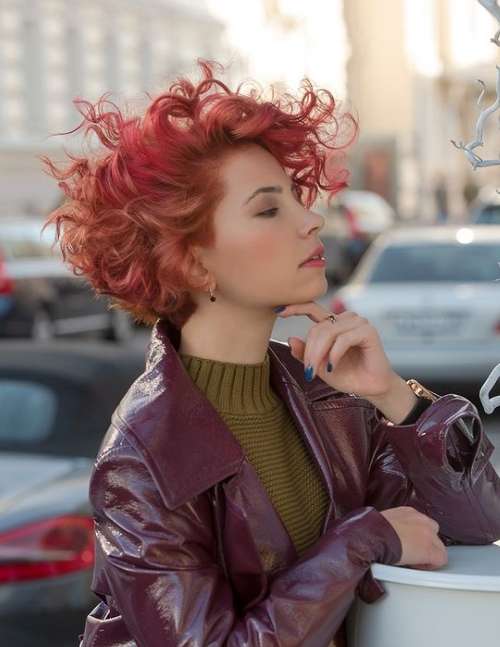 Coupes de cheveux courtes pour les femmes sans frange 2021: photos, actualités mode