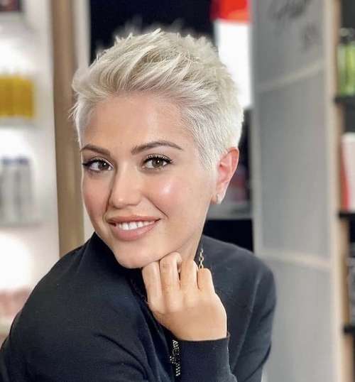 Short haircuts for women without bangs 2021: photos, fashion news