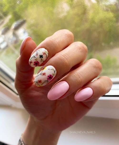 Manicure in pink tones with a floral print