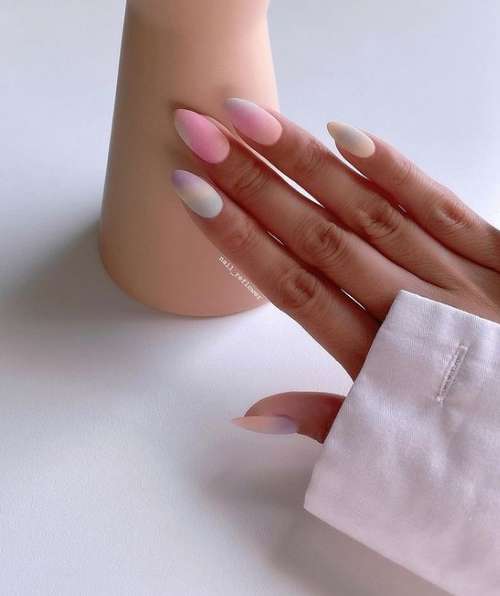 Light pink tones in manicure