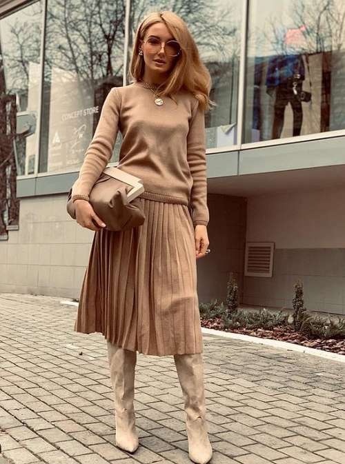 How to wear a beige pleated skirt