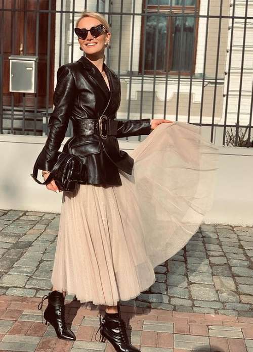 Midi skirt 2021: what to wear, fashion models in the photo