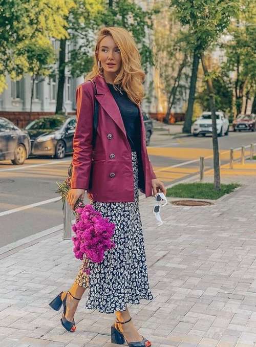 How to wear a printed midi skirt