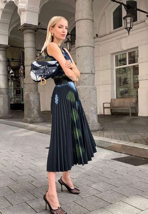 Midi skirt 2021: what to wear, fashion models in the photo