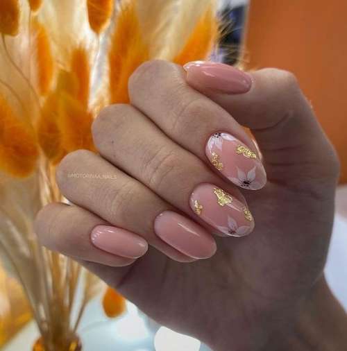 Delicate manicure for short nails 2021: photos, new designs